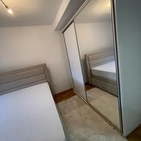 Cair Deluxe Ni